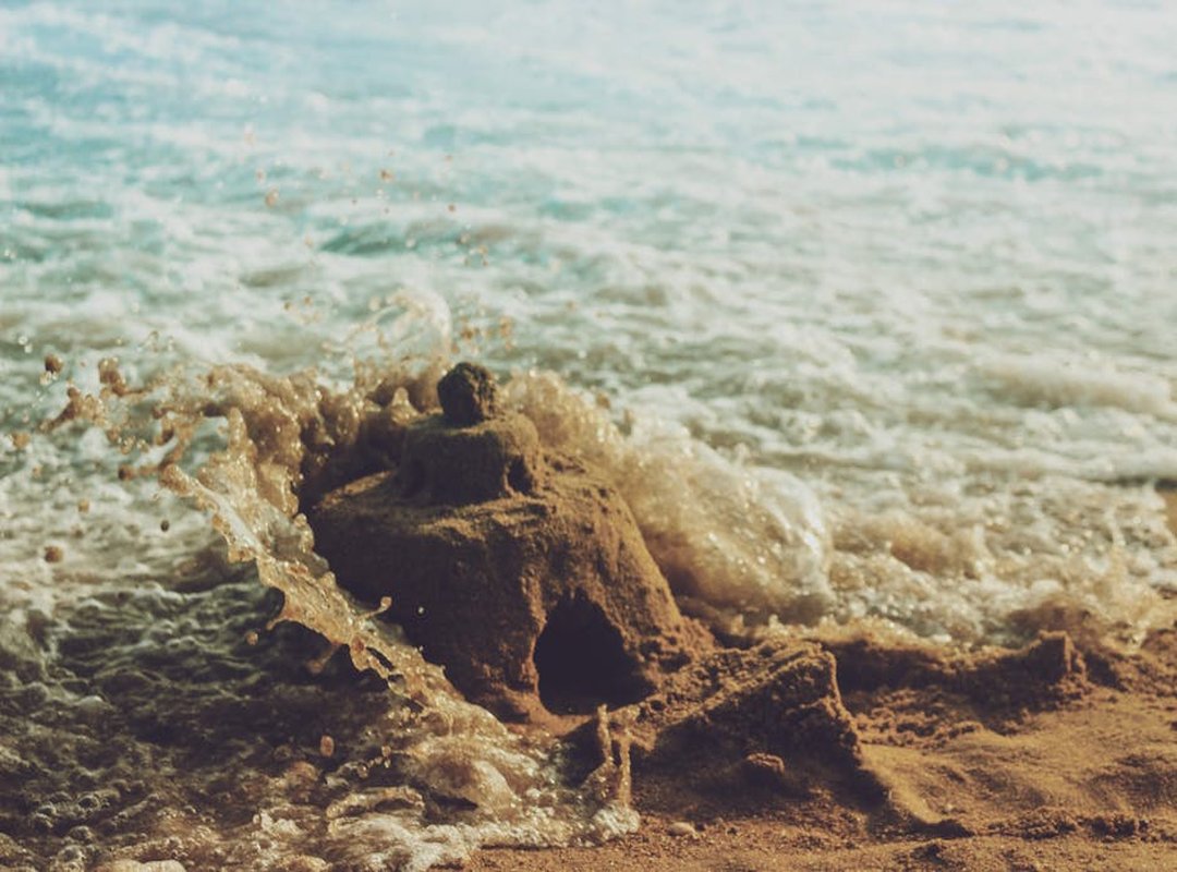 Decoding the Look: A Breakdown of Madison's Signature Beach Style