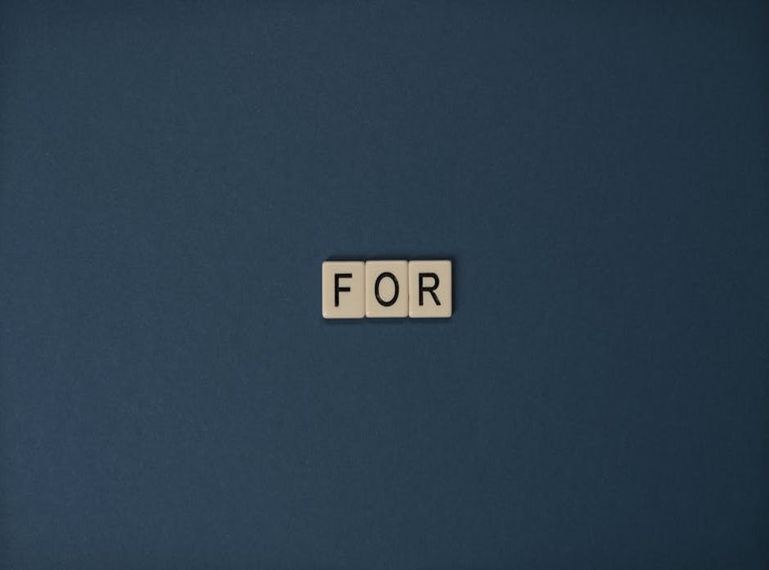 Choosing the Right Aesthetic Black Wallpaper for Your Device